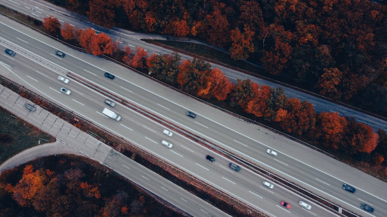 Wie-fahren-mit-Wohnmobil-auf-die-Straße-und-Autobahn3