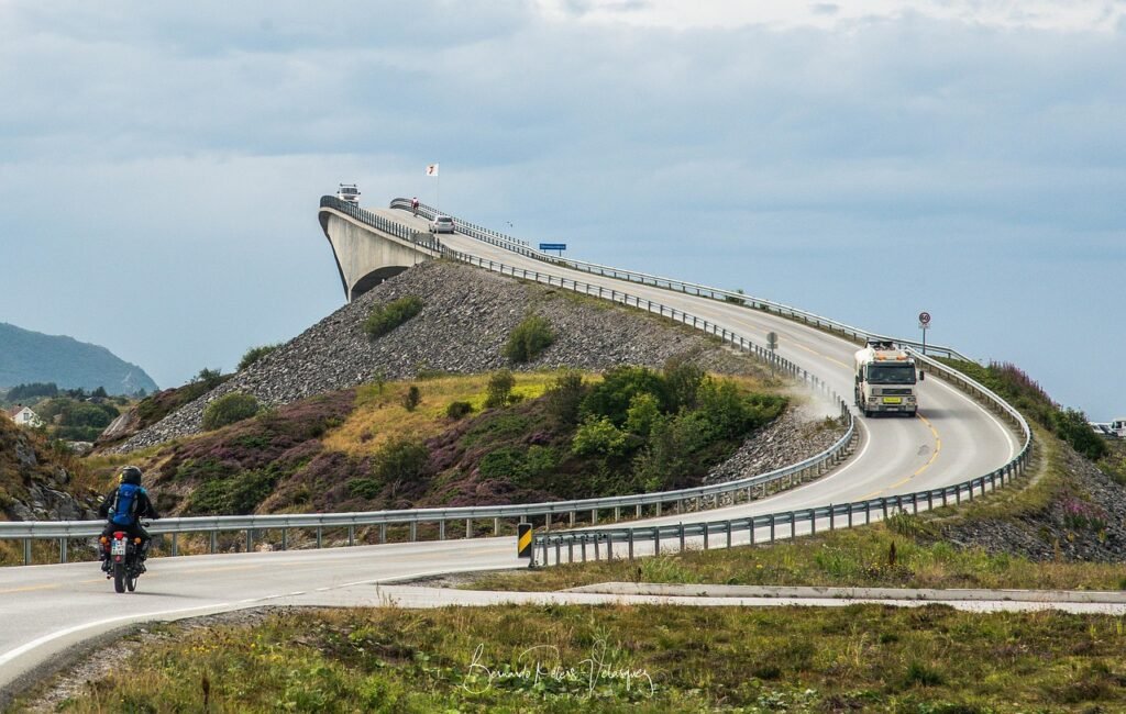 Spektakuläre Storseisundet Brücke auf der norwegischen Atlantikstraße