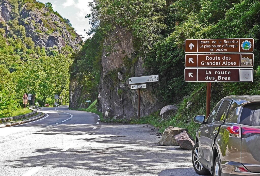 Wegweiser zur Route des Grandes Alpes und dem Col de la Bonette